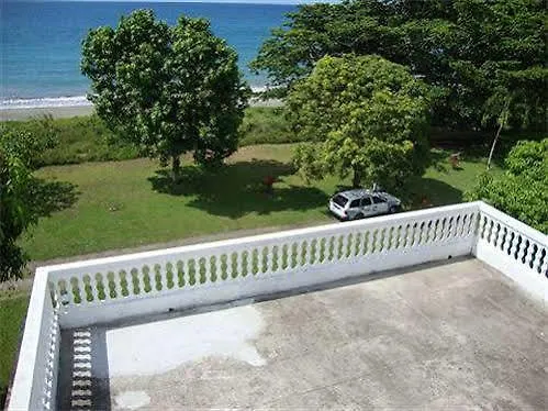 By The Sea Vacation Home And Villa ポート・アントニオ 3*,  ジャマイカ